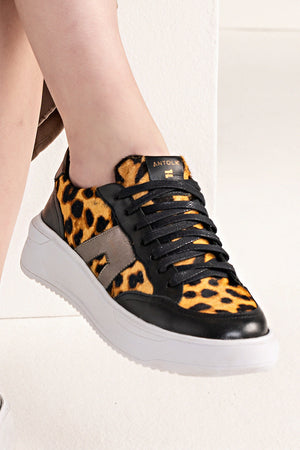 Tênis Couro Animal Print Urban Detalhe Dourado
