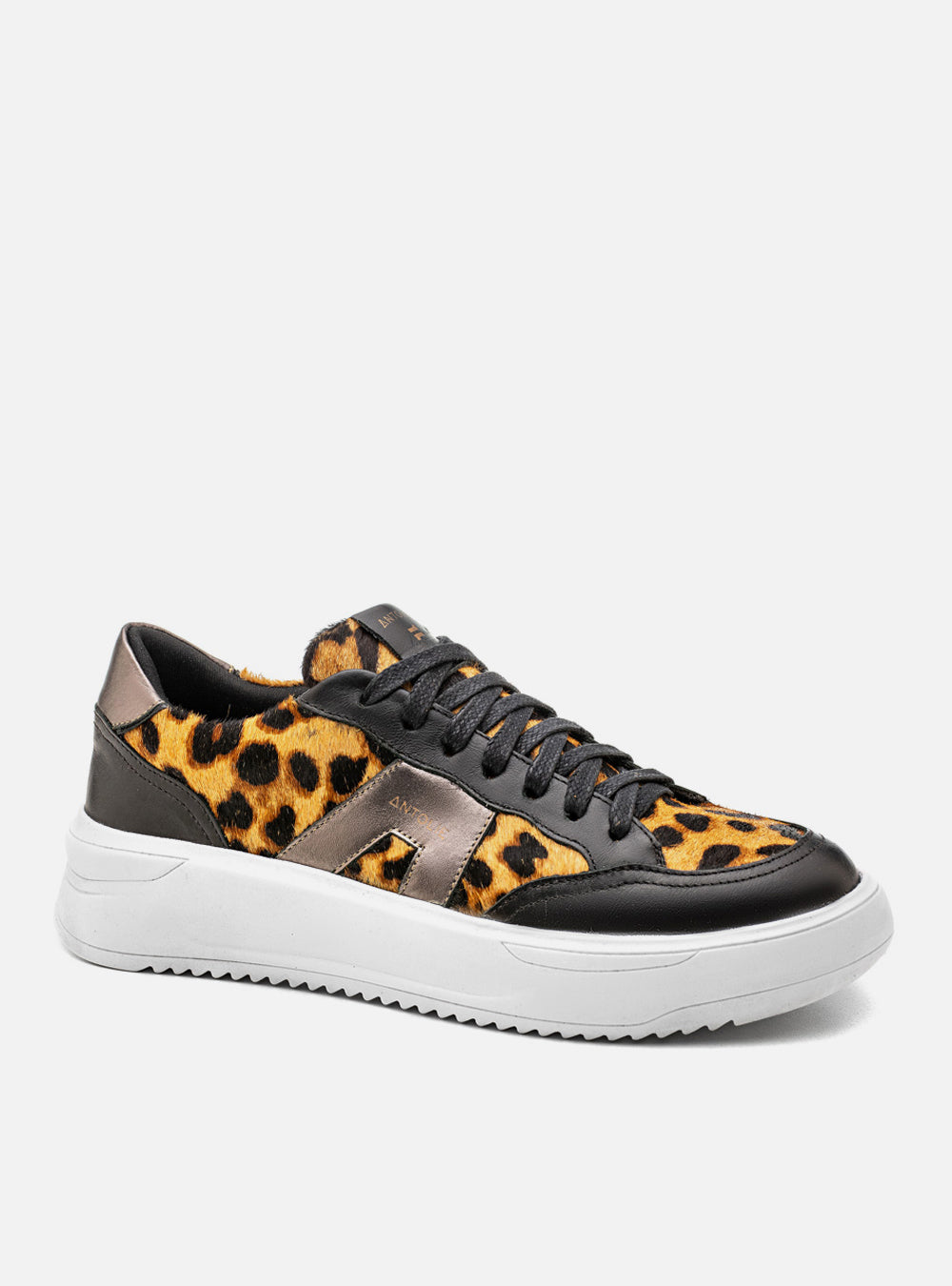 Tênis Couro Animal Print Urban Detalhe Dourado