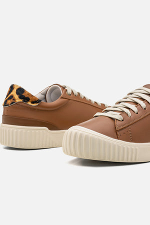 Tênis Couro Caramelo Cadarço Detalhe Animal Print Classic