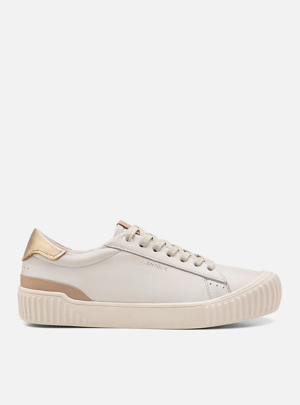 Tênis Couro Creme Cadarço Detalhe Dourado Classic