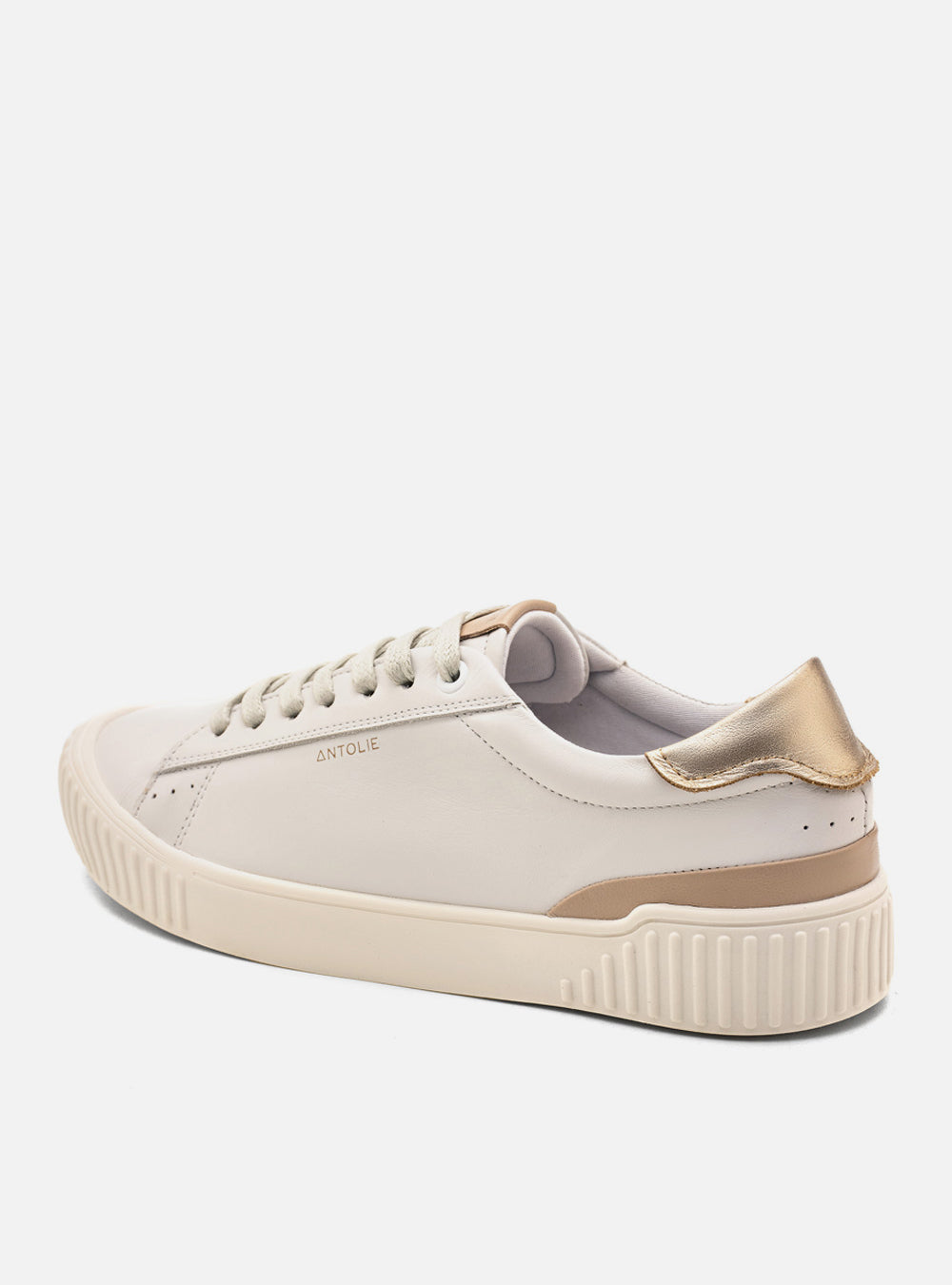 Tênis Couro Creme Cadarço Detalhe Dourado Classic