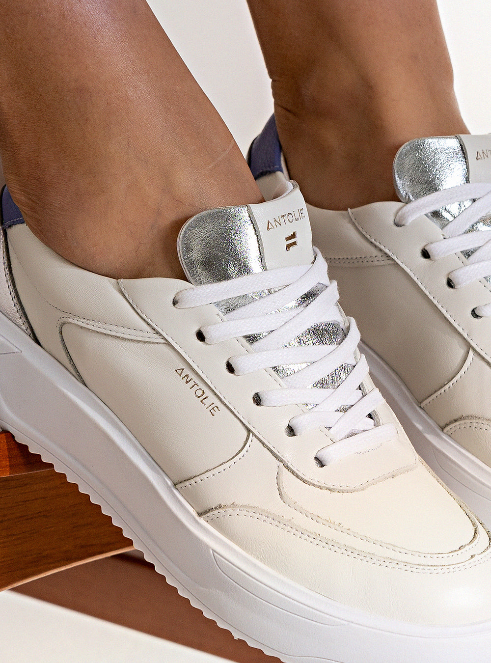 Tênis Couro Creme Detalhe Lilac Sport