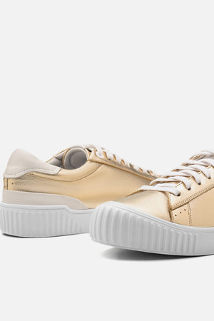 Tênis Couro Dourado Cadarço Detalhe Branco Classic