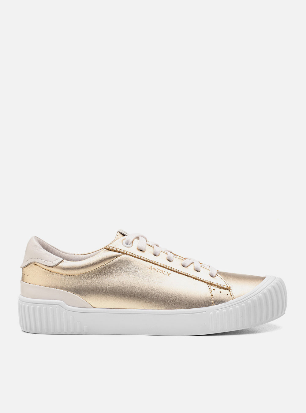 Tênis Couro Dourado Cadarço Detalhe Branco Classic