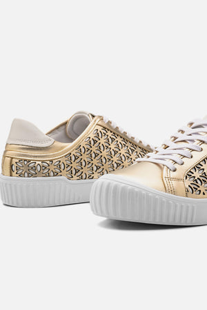 Tênis Couro Dourado Detalhe Laser