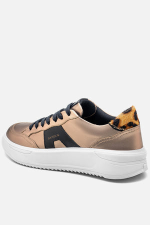Tênis Couro Dourado Urban Detalhe Preto