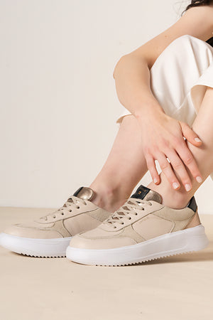 Tênis Couro Nude Detalhe Preto Sport