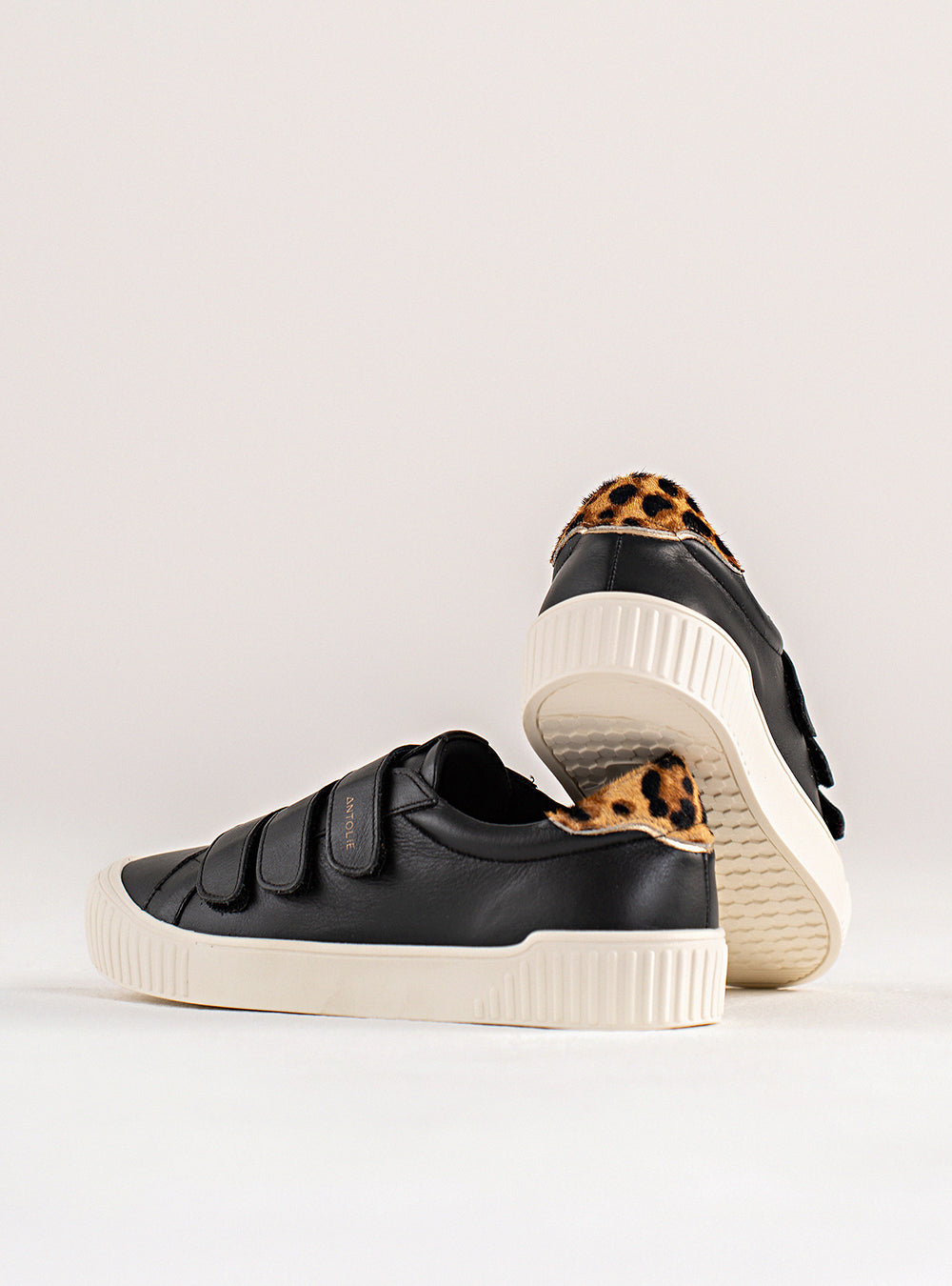 Tênis Couro Preto Velcro Basics