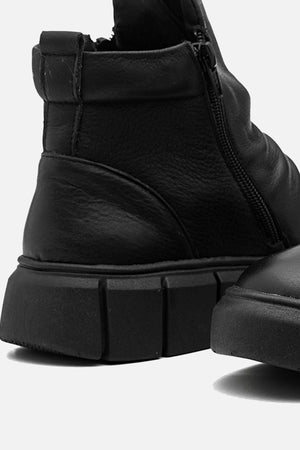 Tênis em Couro Cano Alto Jade Preto