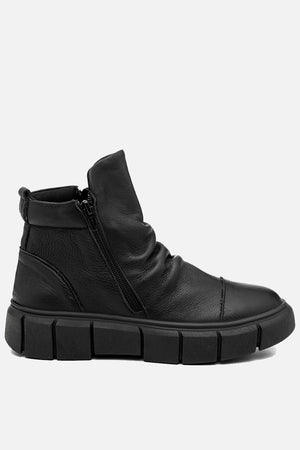 Tênis em Couro Cano Alto Jade Preto