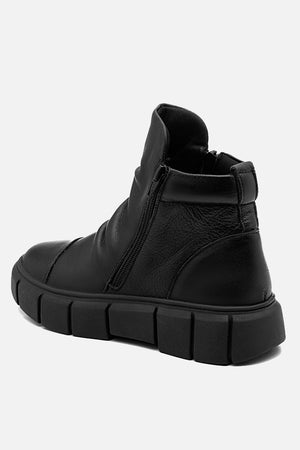 Tênis em Couro Cano Alto Jade Preto
