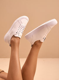 Tênis em Couro com Cadarço Olivia Branco