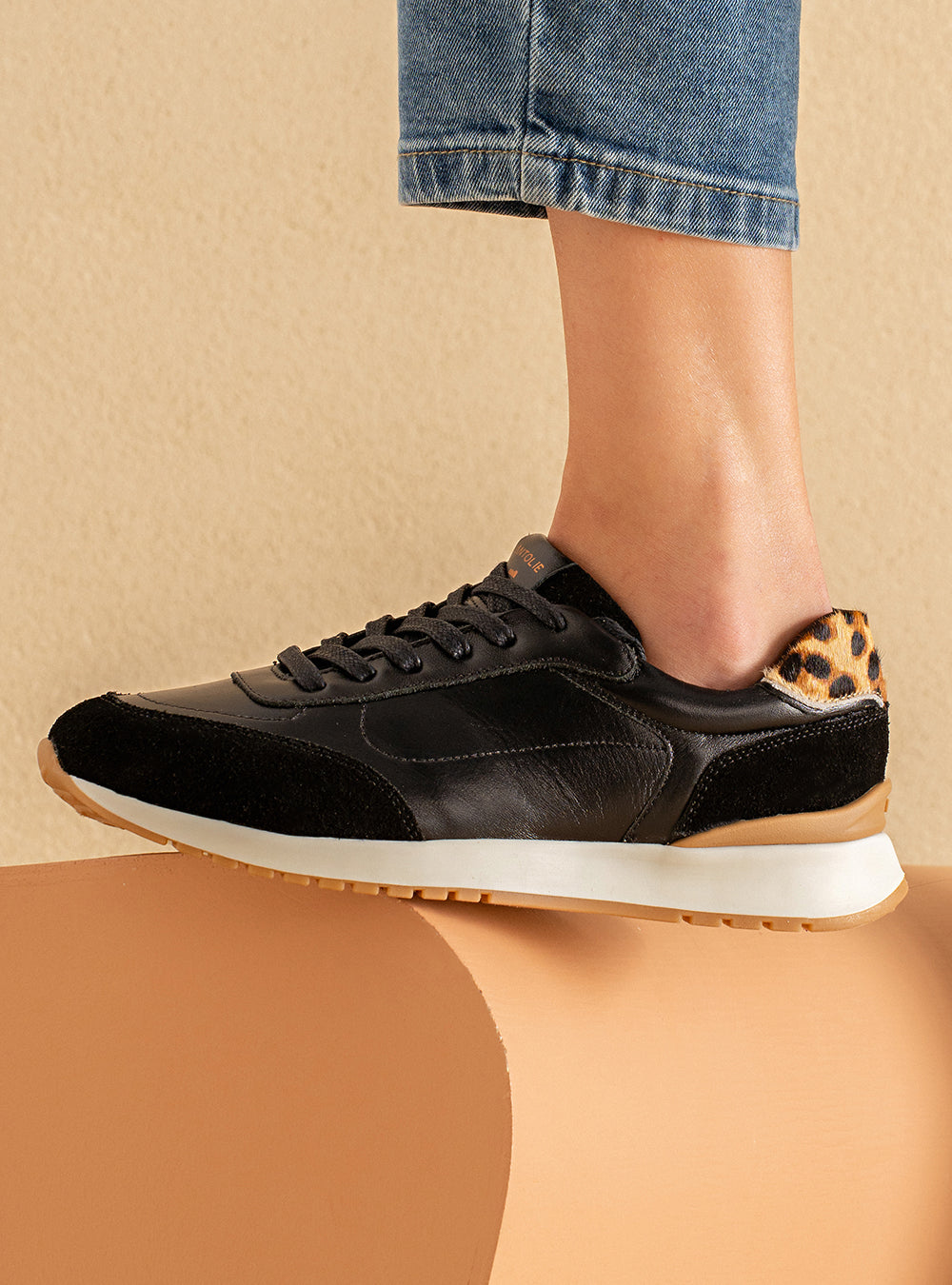 Tênis em Couro Contrast Preto Sport