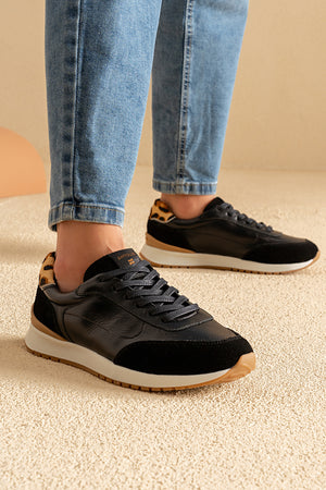 Tênis em Couro Contrast Preto Sport