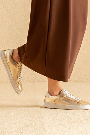 Tênis em couro Dourado Casual