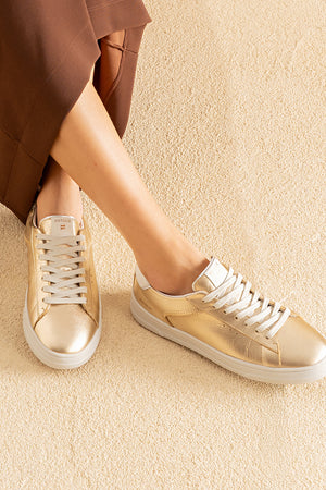 Tênis em couro Dourado Casual