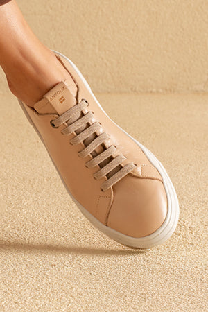 Tênis em Couro Nude Elástico Basics