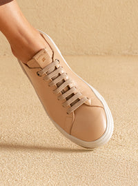 Tênis em Couro Nude Elástico Basics