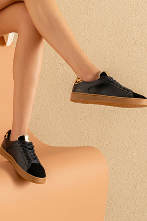 Tênis em Couro Preto Casual