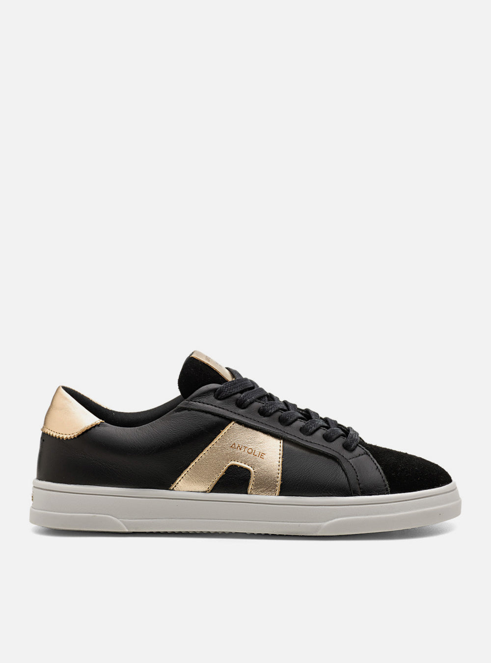 Tênis em Couro Preto e Dourado Icon