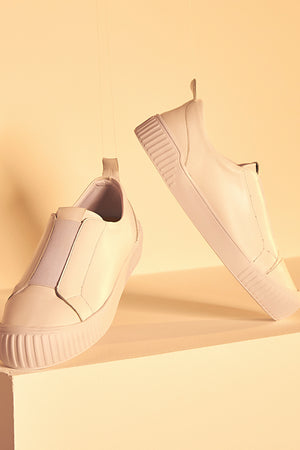 Tênis em Couro Slip On Olivia Branco