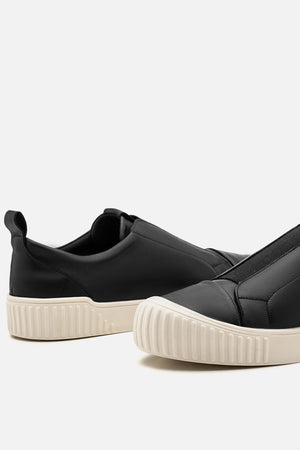 Tênis em Couro Slip On Olivia Preto