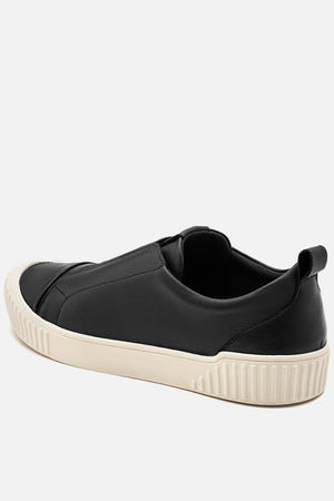 Tênis em Couro Slip On Olivia Preto